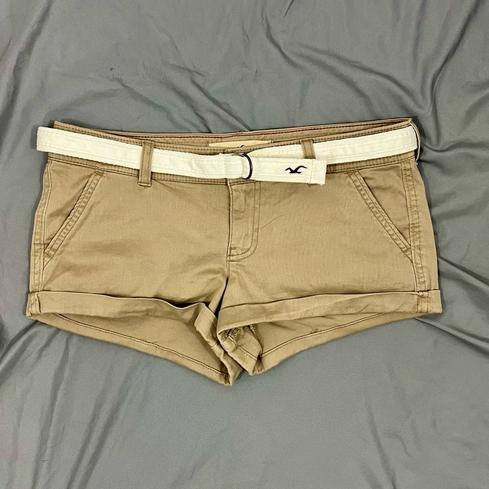 Hollister Low Rise Khaki Shortie Shorts With Belt